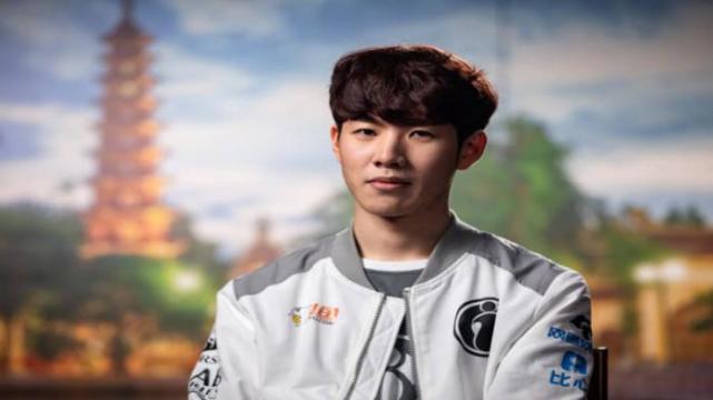 恐怖效率，哈兰德本赛季俱乐部+国家队19场已打入30球