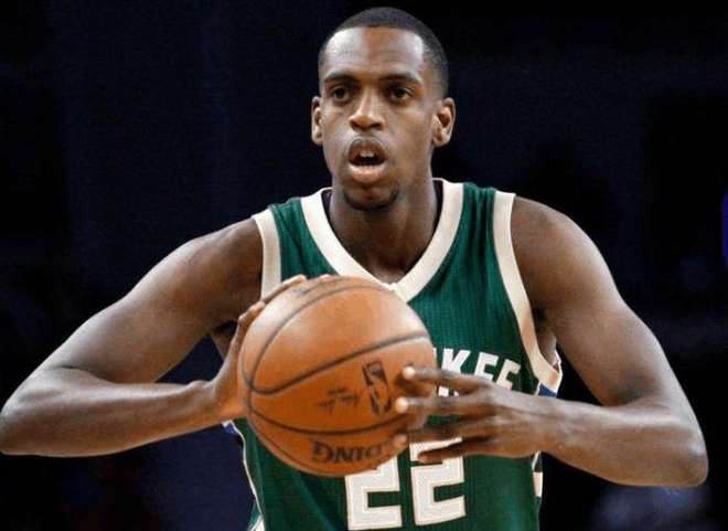 杜兰特关键补篮逆转比赛