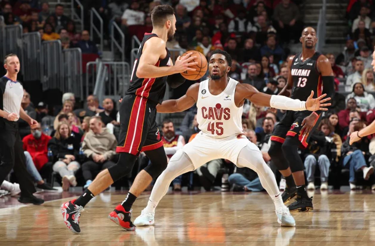 他的稳健和 他的稳健和